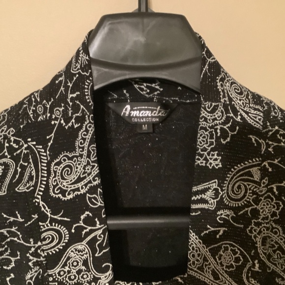 One Piece Blouse - Picture 2 of 4